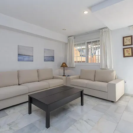 Holiday home Wintowinrentals Very Close To The Beach, Pool & Free Parking