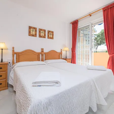 Holiday home Wintowinrentals Very Close To The Beach, Pool & Free Parking